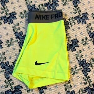 XS women’s nike pros